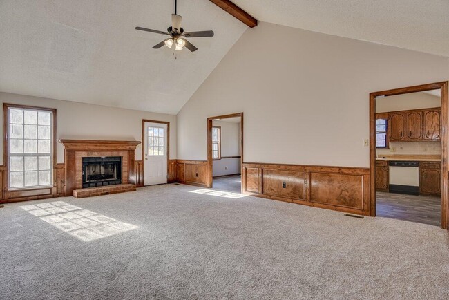 Building Photo - 670 Wellington Dr