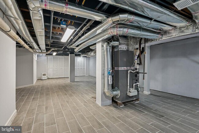 Building Photo - 92 Leigh Ave