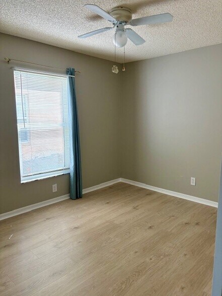Room 1 - 4710 Lighterwood Way