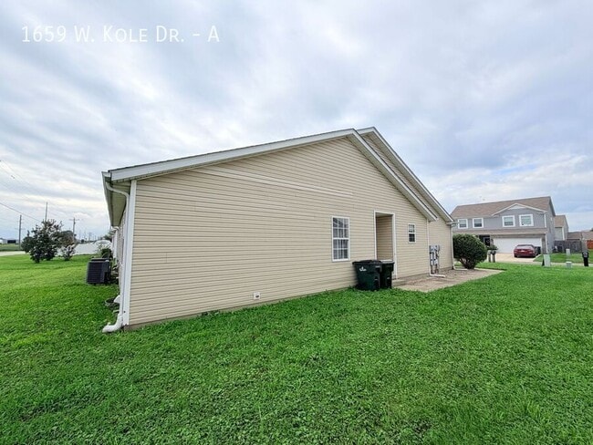 Building Photo - 1659 W Kole Dr