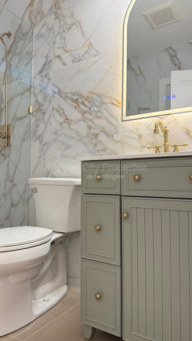 Building Photo - 240 Mcgregor Ave