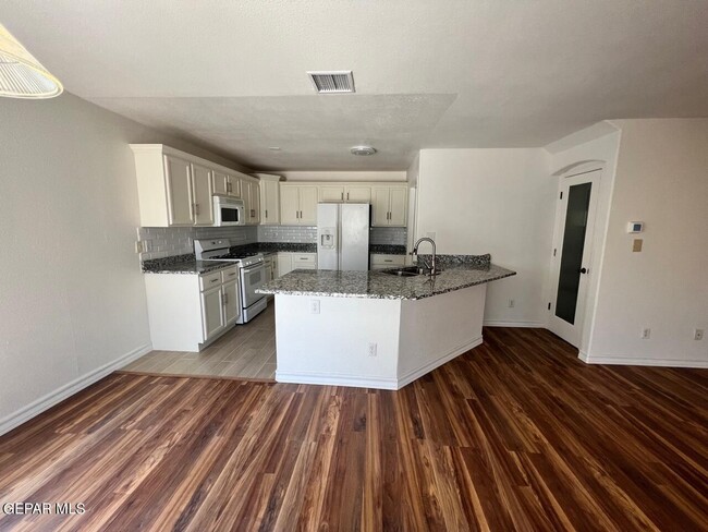 Building Photo - 7105 Tierra Roja St