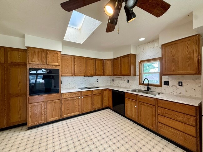 Building Photo - 5 Bedroom 2 Bathroom in Derby, KS