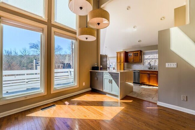 Building Photo - 4518 Club House Dr