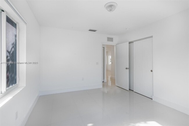 Building Photo - 540 NE 67th St