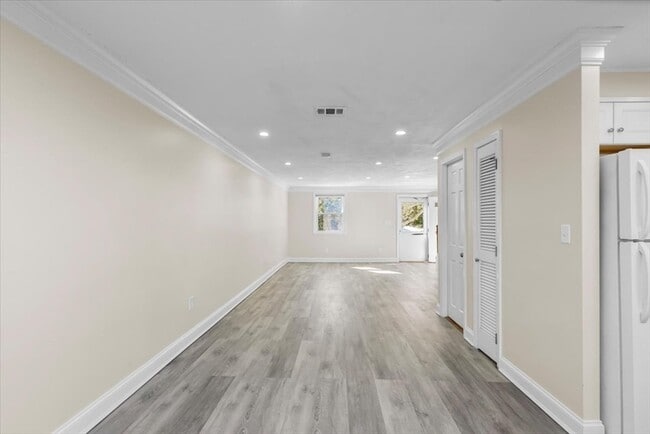 Building Photo - 8 Captain Cook Ln