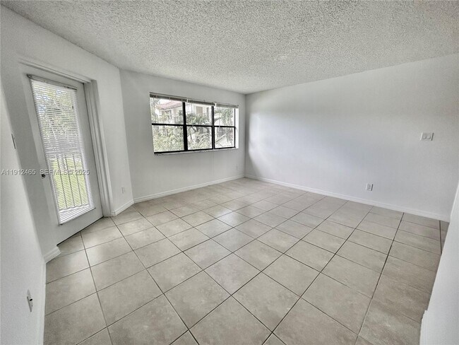 Building Photo - 540 S Park Rd