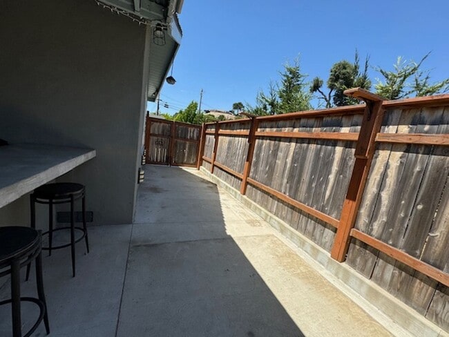 Building Photo - Large living room, dining and kitchen with One Bedroom, Custom