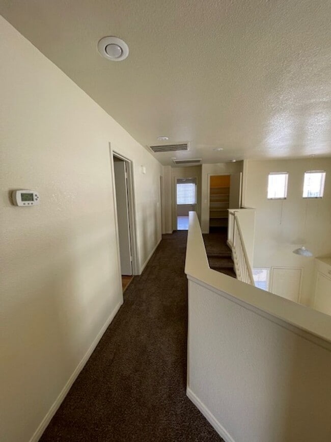 Building Photo - MOVE-IN READY 4BR/3BA SINGLE FAMILY HOME I...