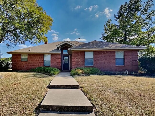 Primary Photo - 922 Teakwood Ln