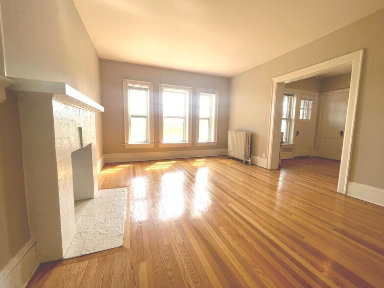 Interior Photo - 2549 Lake