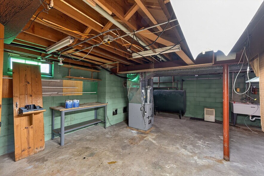 Storage + laundry hook-ups - 10525 W Custer Ave