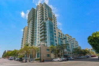 Building Photo - Super Spacious Cortez Hill 2-Bedroom at Discovery! Small Pet Ok!