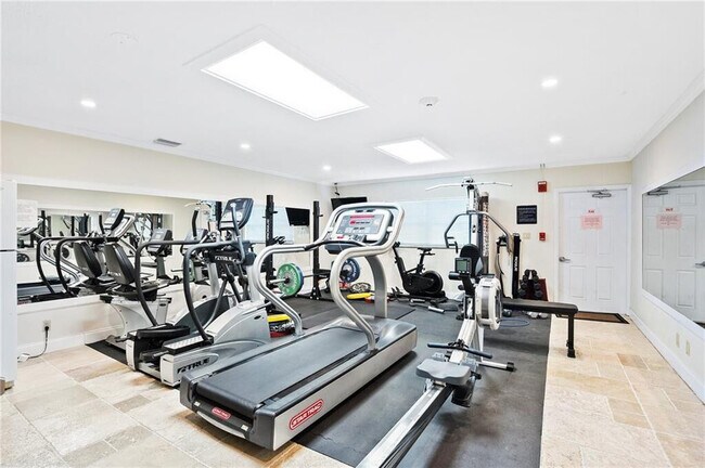 Building Photo - 1160 Hillsboro Mile