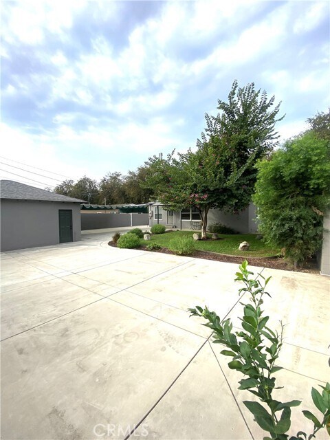Building Photo - 656 N Vallejo Way