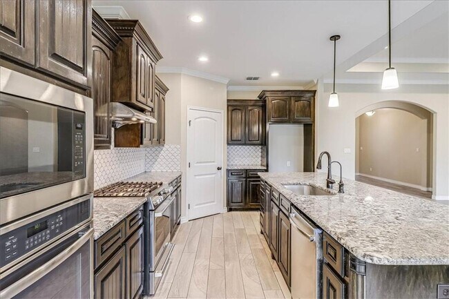 Building Photo - 6537 Paddington Dr