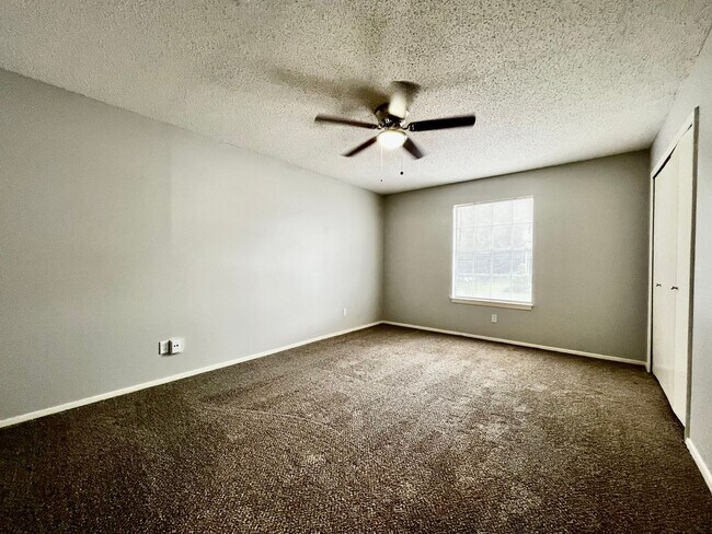 Building Photo - 17 Powhatan Dr