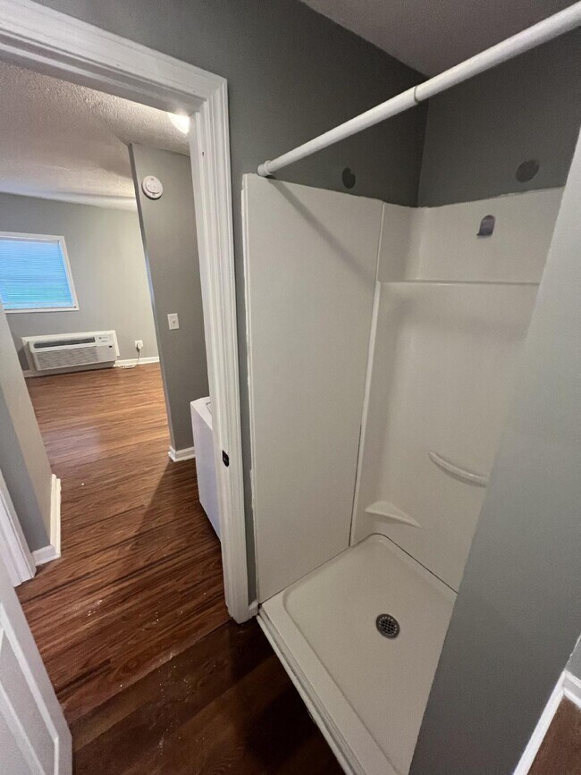 Building Photo - "1-Bedroom upstairs apartment on Main St with Full Bath in West Point!"