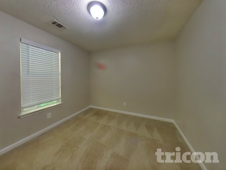 Building Photo - 2024 Meadow Glen Cir