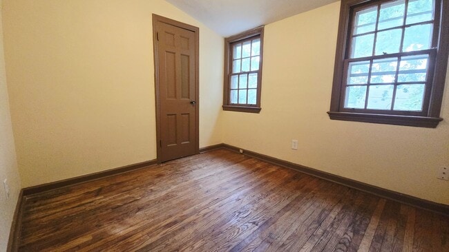 Building Photo - 3 Bedroom 1 Bath House with Detached Garage