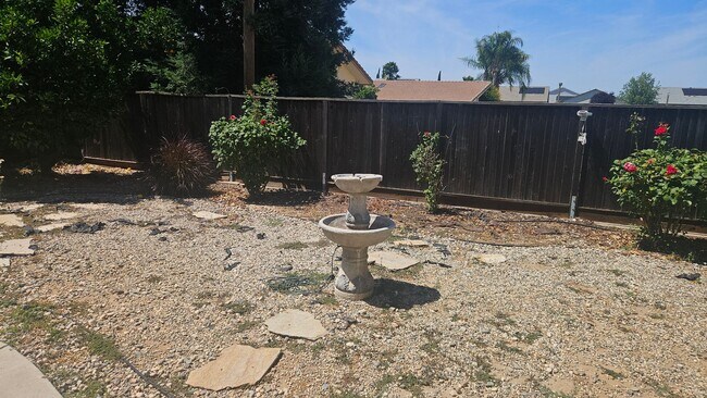 Building Photo - Four Bedroom Home Available!