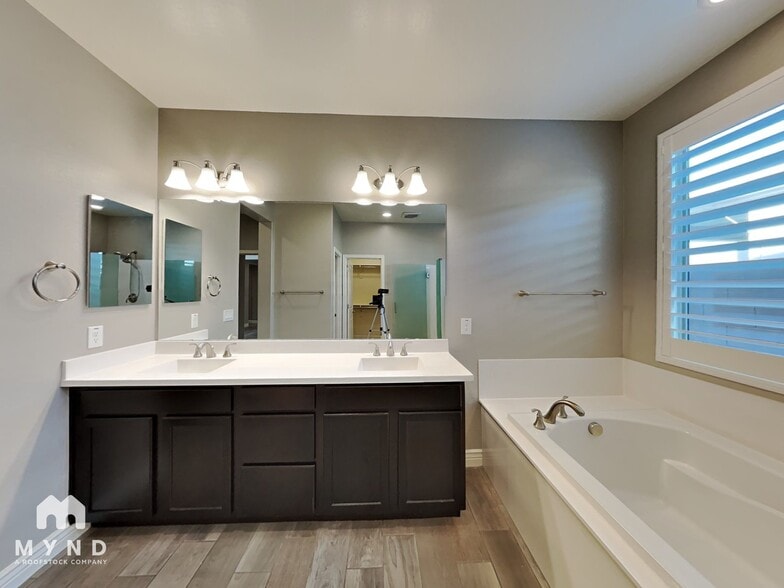 Building Photo - 22530 E Tierra Grande