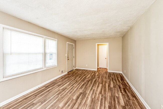 Building Photo - “Freshly Renovated 3BR w/ Fenced Yard – Pe...
