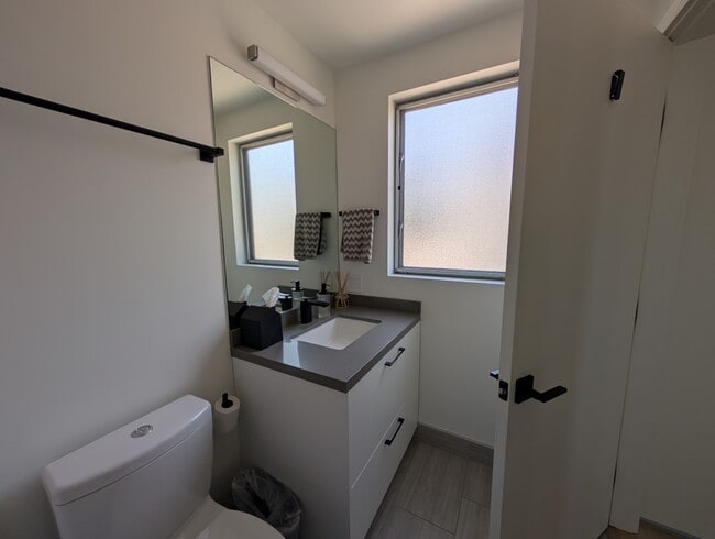 Building Photo - 800 Chestnut Ave