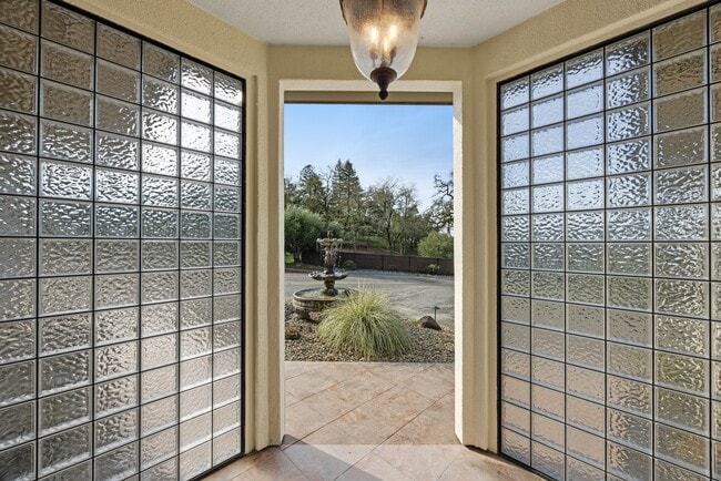 Building Photo - 9168 Eastside Rd