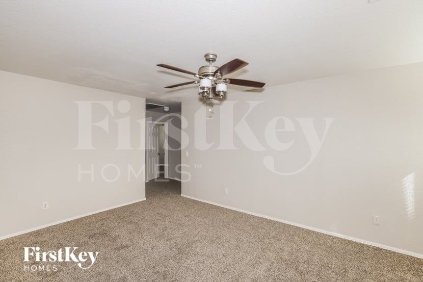 Building Photo - 11513 W Flores Dr