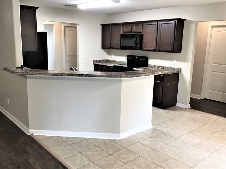 Building Photo - 108 Crooked Oaks Dr