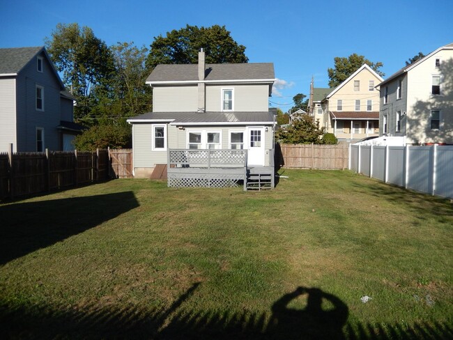 Building Photo - Newly Remodeled 3BR, 2BA, Single Family Ho...