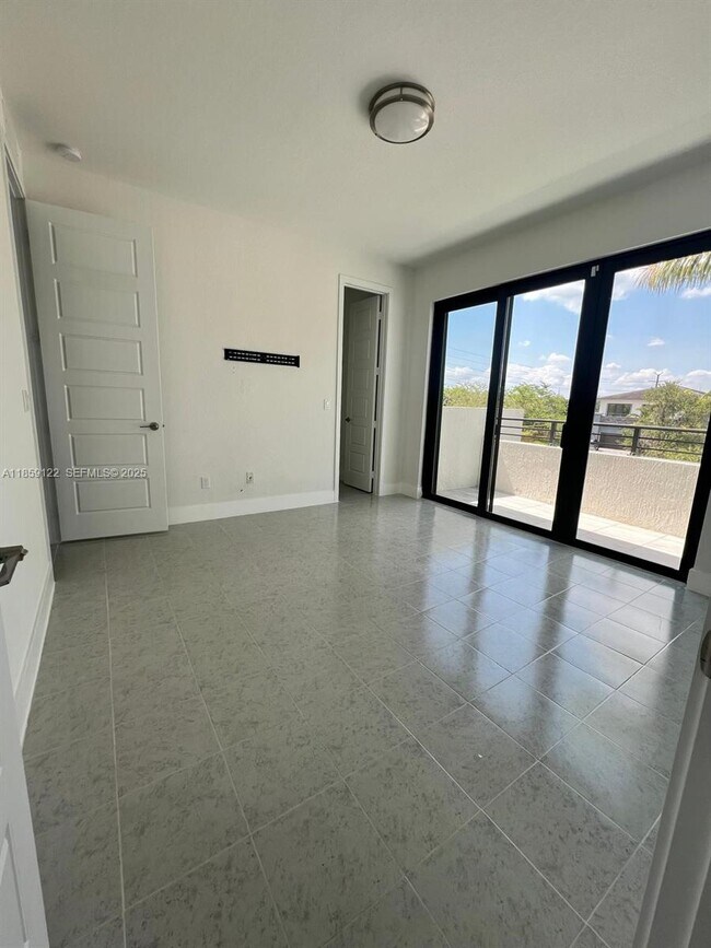 Building Photo - 10970 Pacifica Wy