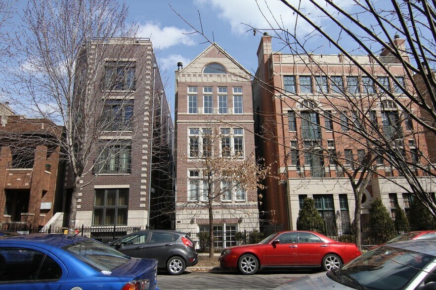 Primary Photo - 844 W Buckingham Pl
