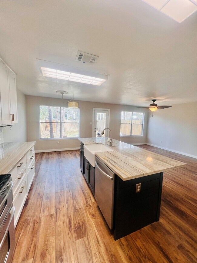 Building Photo - 15 Wineberry Pl