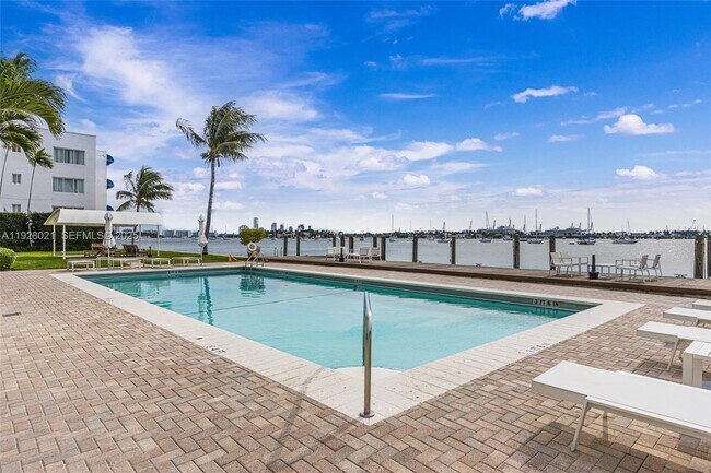 Building Photo - 1110 Venetian Way