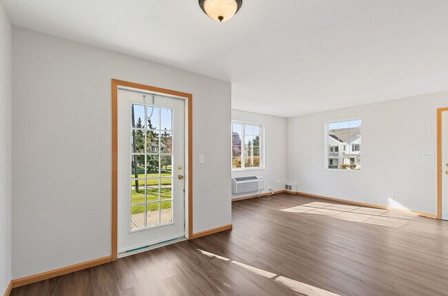 Building Photo - 1809 Silverstone Dr