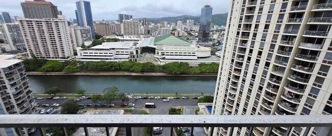 Building Photo - Large One Bedroom Unit- The Villa on Eaton Square #2412