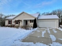 Building Photo - Spacious 4 Bedroom 3 Bathroom home