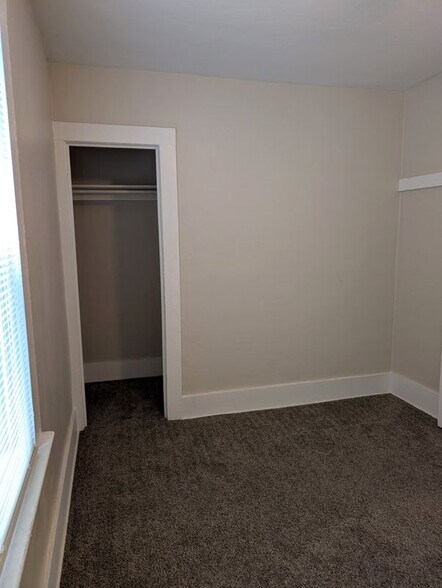 Building Photo - 553 Penora St