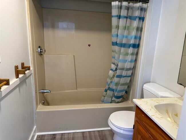 Building Photo - 41 Beech St