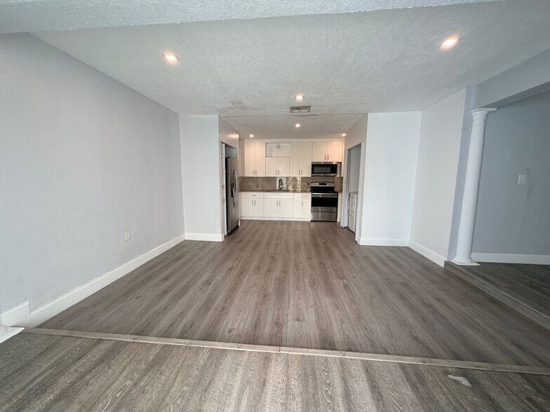 Building Photo - 7031 NW 20th St