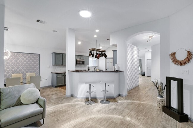 Building Photo - ***APPLICATION CURRENTLY UNDER REVIEW***Ga...