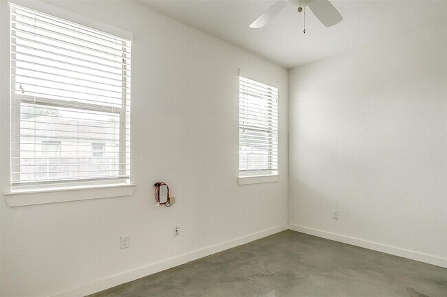 Building Photo - 3515 S Hills