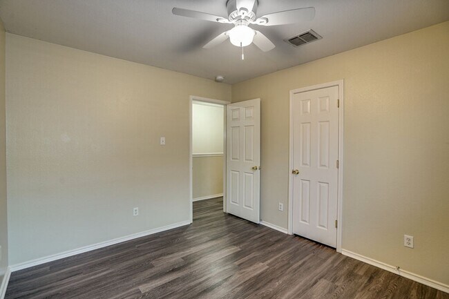 Building Photo - 9405 Rowlands Sayle Rd