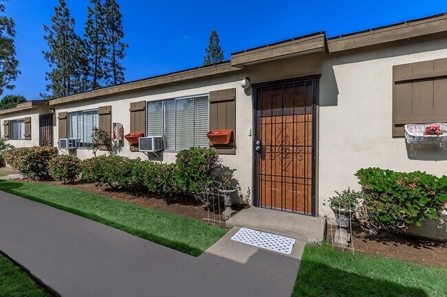 Building Photo - Rosewood Villas: 2 Bedrooms, 1 Bathroom - ...