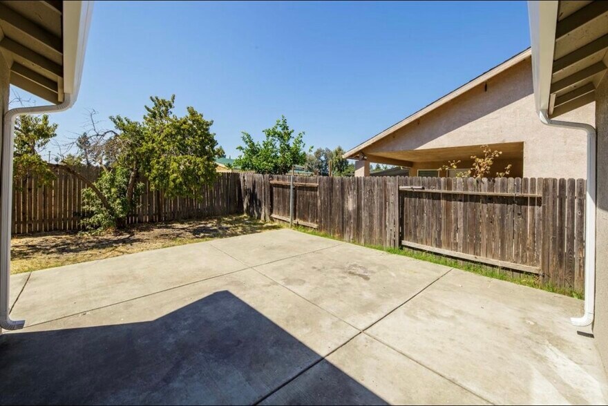 Building Photo - 210 Cordova Ln