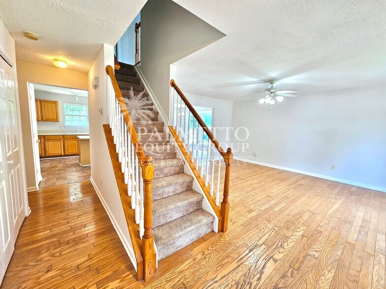 Building Photo - 5715 River Glen Dr