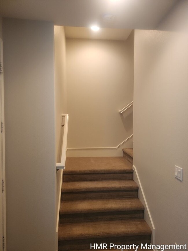 Building Photo - Modern 3-Story Townhouse