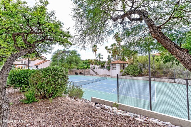 Building Photo - 6414 N Tierra De Las Catalinas
